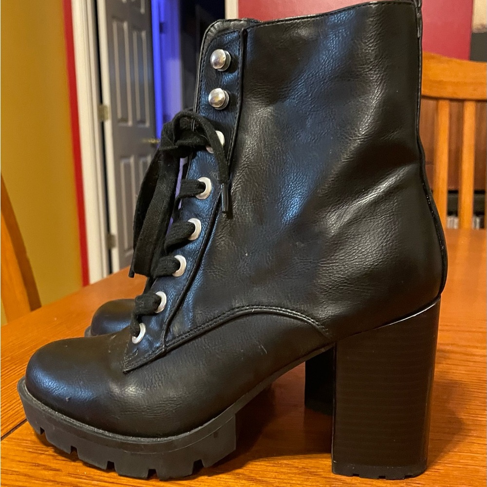 XOXO women's combat boots size 6.5